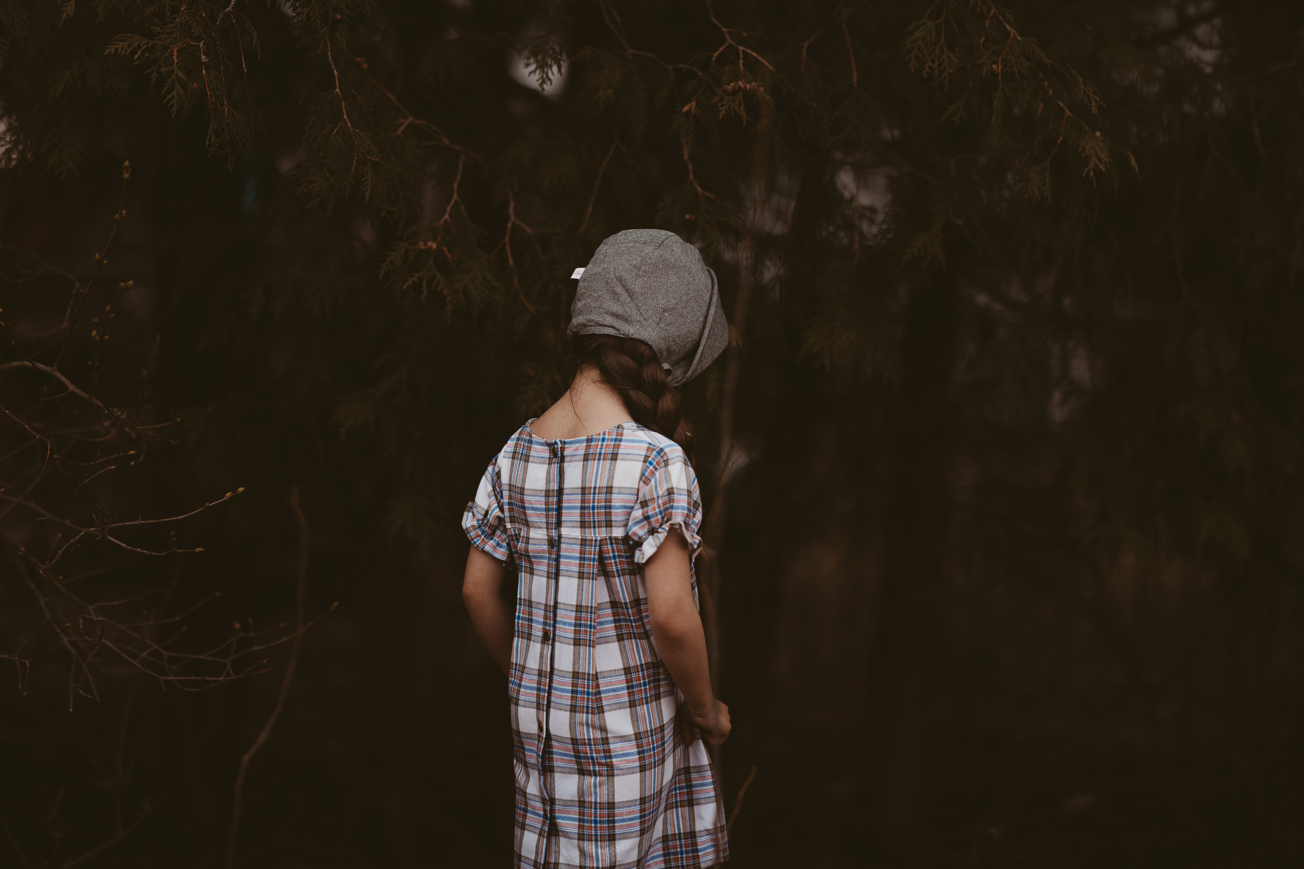 Back view of a 4-year-old girl wearing the olive green linen sunbonnet, highlighting the soft linen fabric and gender-neutral style suitable for all babies.